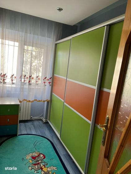 Apartament cu 3 camere decomandat în Obor