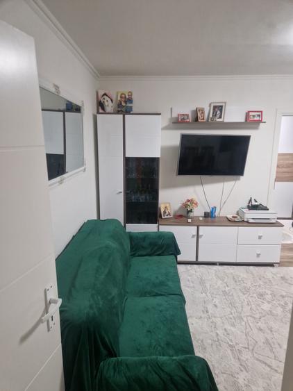 Apartament cu 2 camere nedecomandat în Colanu