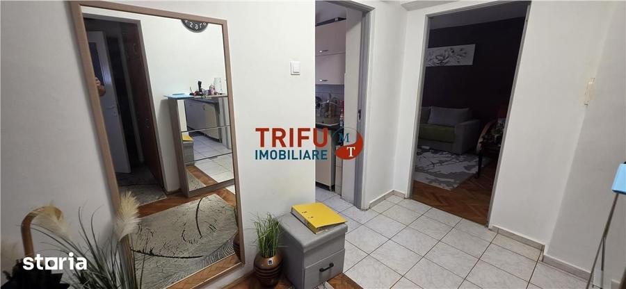 Apartament cu 3 camere decomandat în Cetate
