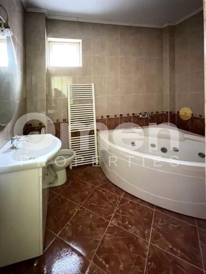 Duplex cu 5 camere cu Teren 400 Mp în Săsar