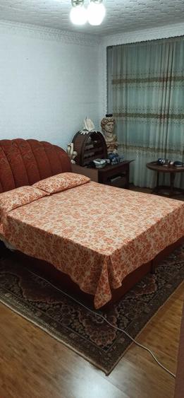 Apartament cu 3 camere decomandat în Est
