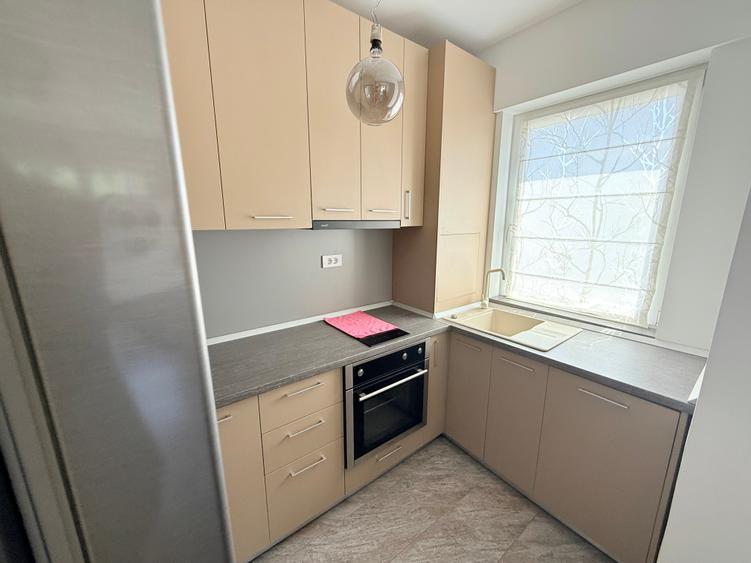 Apartament cu 3 camere semidecomandat în Brâncoveanu