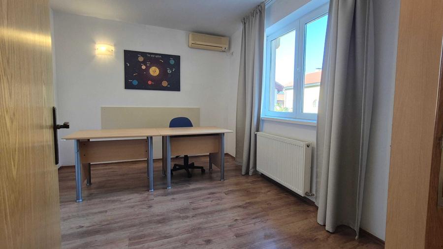 Casă cu 4 camere cu Teren 352 Mp în Central