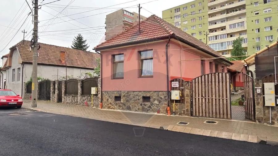 Casă cu 3 camere cu Teren 250 Mp în Central