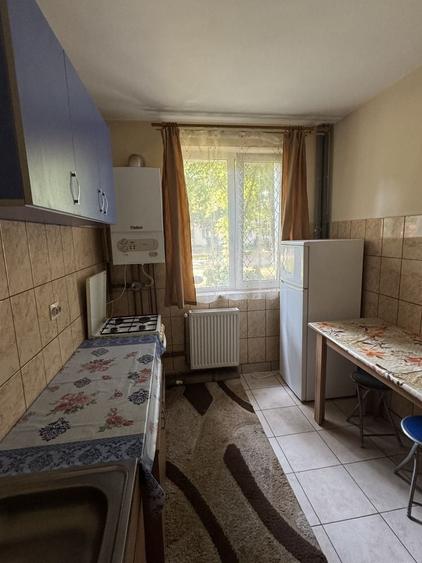 Apartament cu 2 camere semidecomandat în Calea București