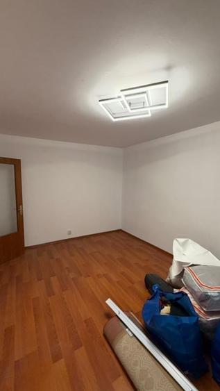 Apartament cu 3 camere decomandat în Berceni