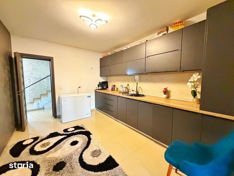 Casă cu 5 camere cu Teren 400 Mp în Moșoaia