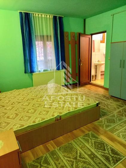 Casă individuală cu 8 camere cu Canalizare în Moneasa