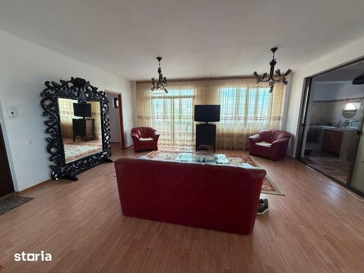 Apartament cu 5 camere semidecomandat în Domenii