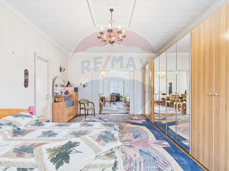 Apartament cu 5 camere decomandat în Cotroceni
