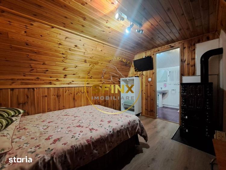 Casă cu 7 camere cu Teren 1955 Mp în Siriu