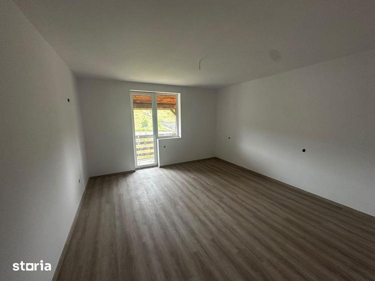 Casă cu 5 camere cu Teren 250 Mp în Central