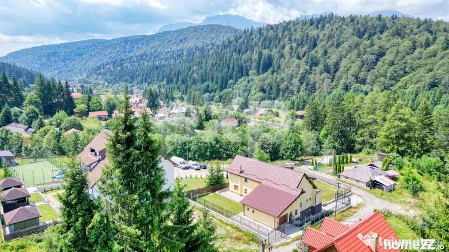 Casă cu 7 camere cu Teren 1000 Mp în Malul Ursului