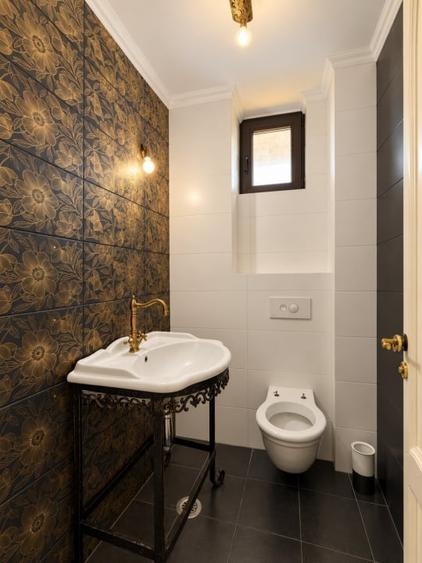 Casă individuală cu 10 camere cu Canalizare în Ovidiu