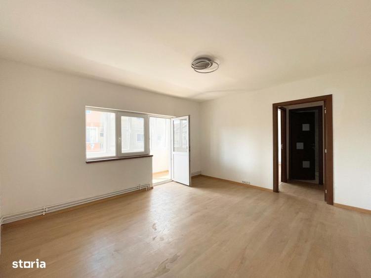 Apartament renovat 2 camere - zona Soarelui - 2