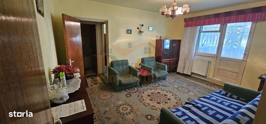 Apartament cu 2 camere semidecomandat în Tractorul