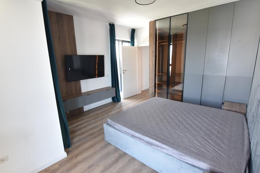 Penthouse cu 3 camere decomandat în Prelungirea Ghencea