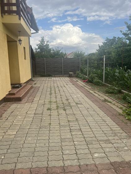 Casă individuală cu 5 camere cu Canalizare în Giarmata