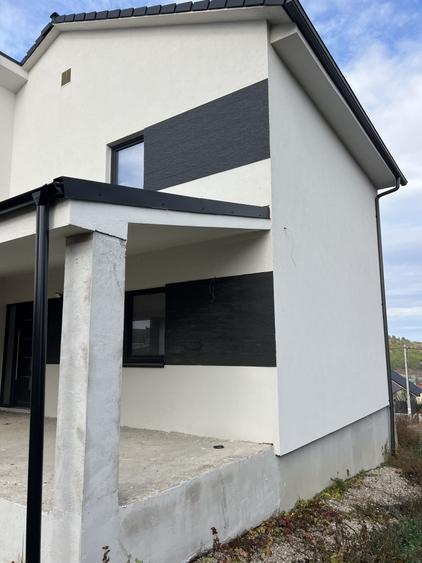 Casă individuală cu 4 camere cu Teren 300 Mp în Câmpenești