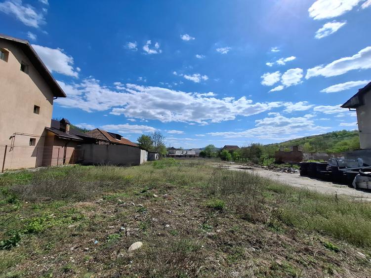 Casă individuală cu 6 camere cu Teren 3329 Mp în Olănești