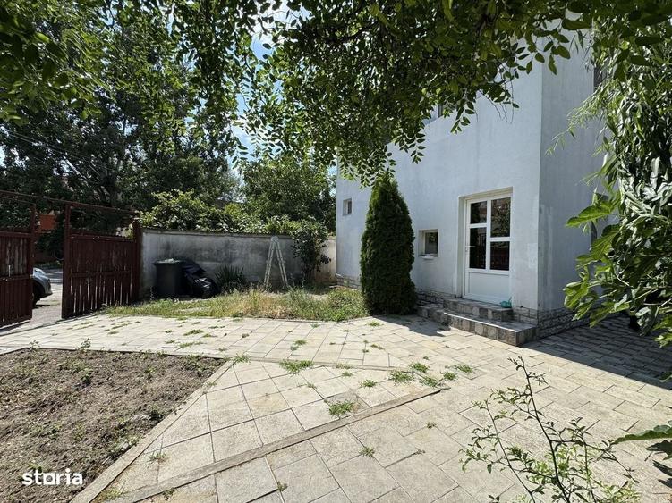 Casă cu 4 camere în Regie