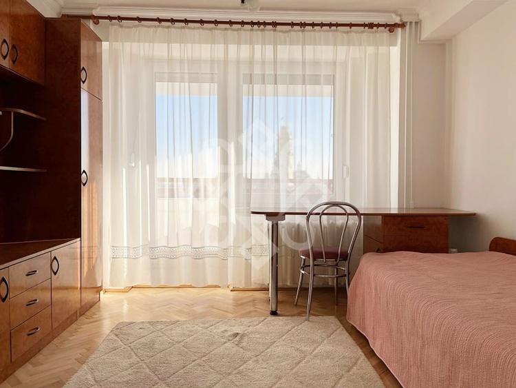Apartament cu 4 camere semidecomandat, mobilat în Ultracentral