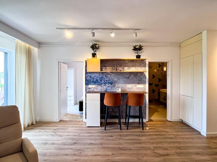 Apartament cu 2 camere semidecomandat, mobilat în Central