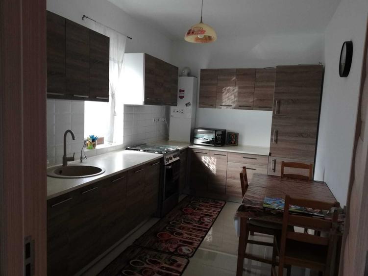 Casă cu 4 camere cu Teren 220 Mp în Central