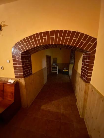 Casă individuală cu 8 camere cu Canalizare în Segarcea
