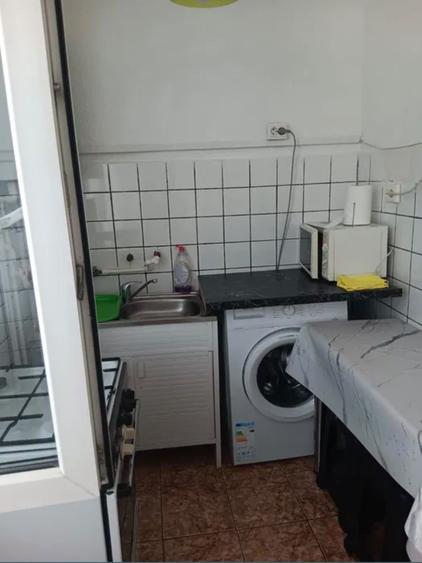 Garsonieră decomandată în Noua