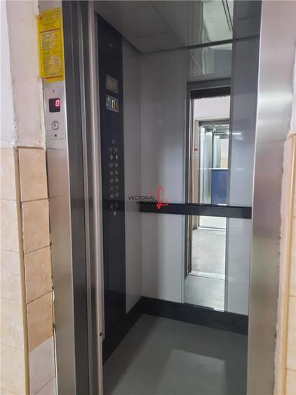 Apartament cu 4 camere semidecomandat în Iancului