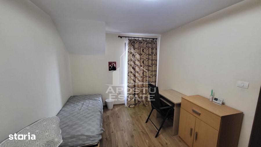 Casă cu 5 camere cu Teren 350 Mp în Dumbrăvița