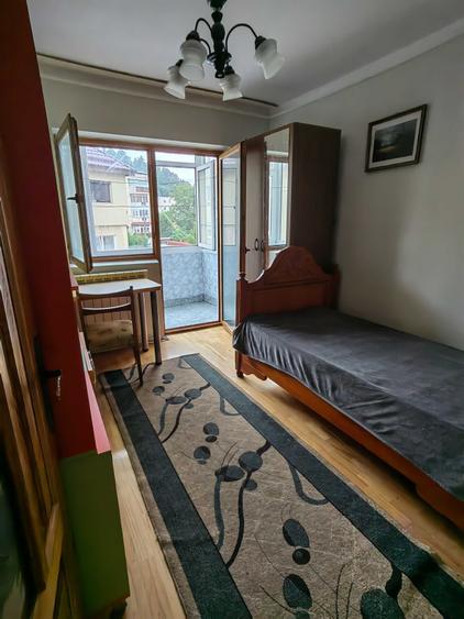 Apartament cu 3 camere decomandat în Coman
