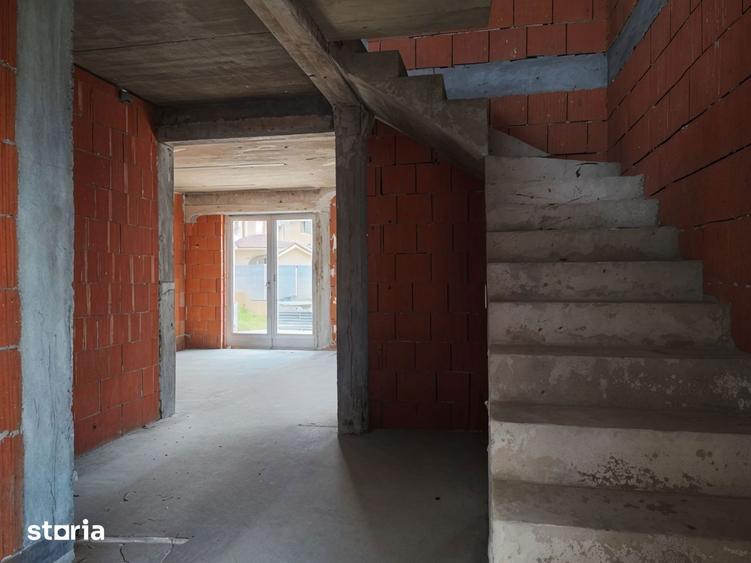 Casă cu 5 camere cu Teren 405 Mp în Oncea