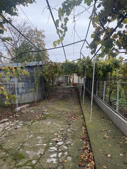 Casă individuală cu 4 camere cu Garaj în Central