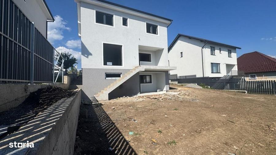 Casă cu 4 camere în Șura Mare