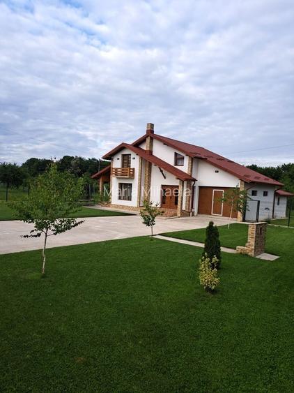 Casa moderna intr-un peisaj de vis, situata intre Pitesti si Valcea