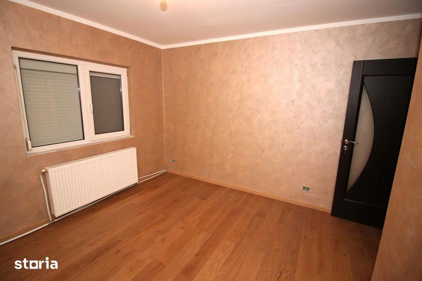 Apartament cu 3 camere decomandat în Est