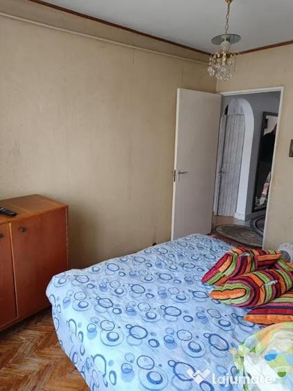 Apartament cu 4 camere decomandat în Sud