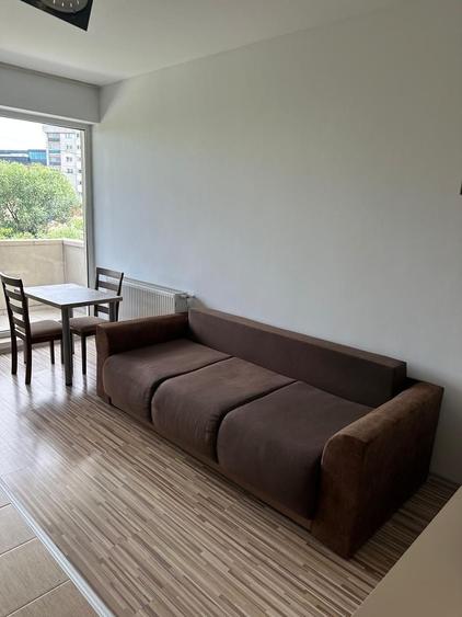 Apartament cu 2 camere semidecomandat, mobilat în Central