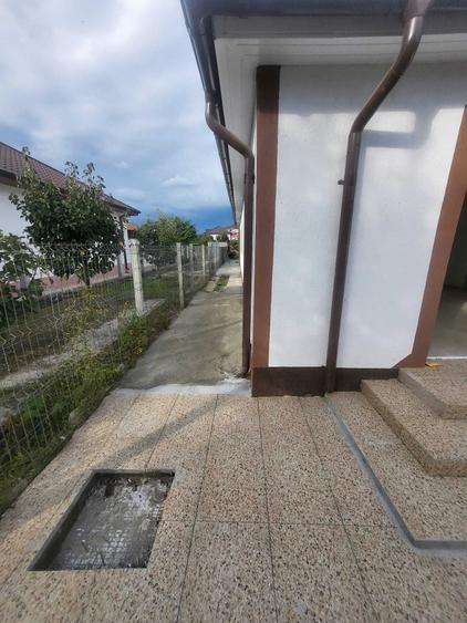 Casă cu 4 camere în Exterior Vest