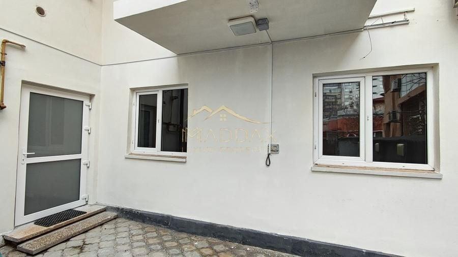 Casă individuală cu 6 camere cu Canalizare în Decebal