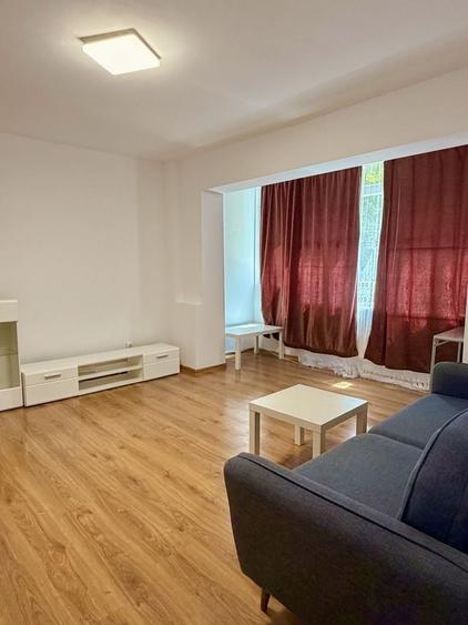 Apartament cu 3 camere semidecomandat, mobilat în Iancului