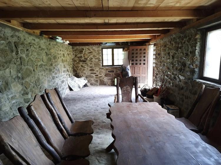 Teren de 5200 mp, în Schela