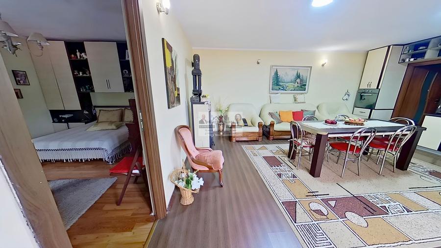 Casă individuală cu 6 camere cu Canalizare în Est