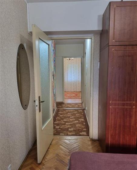 Apartament cu 3 camere decomandat, mobilat în Podul de Fier