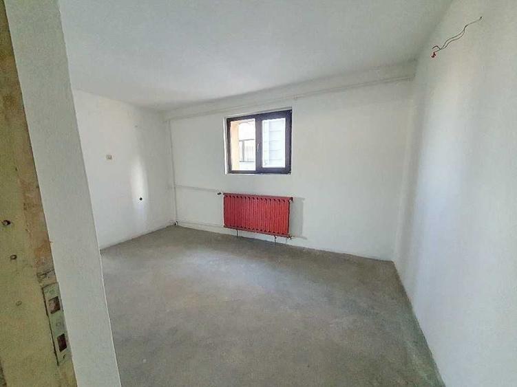 Spațiu comercial, de 300 mp, în Central