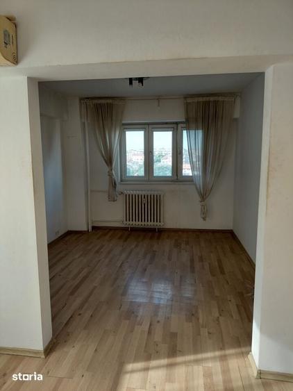 Apartament cu 3 camere decomandat în Gara de Nord