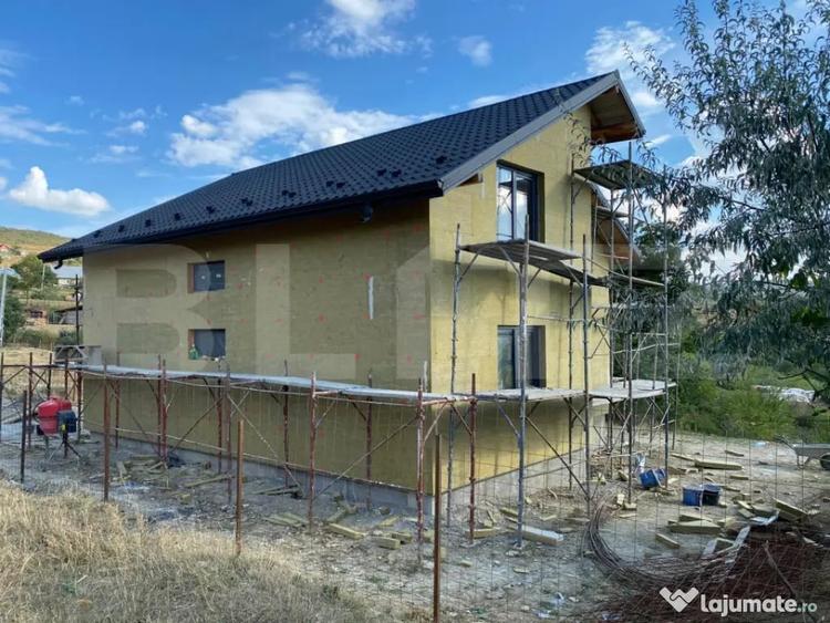 Casă cu 4 camere cu Teren 500 Mp în Central