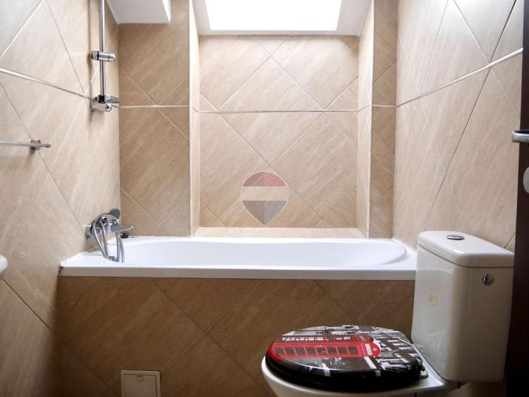 Apartament cu 2 camere decomandat, mobilat în Central